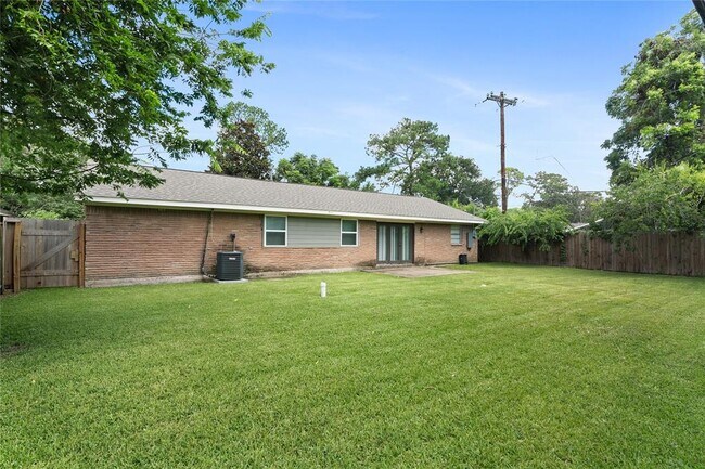 Building Photo - 1622 Hollow Hook Rd