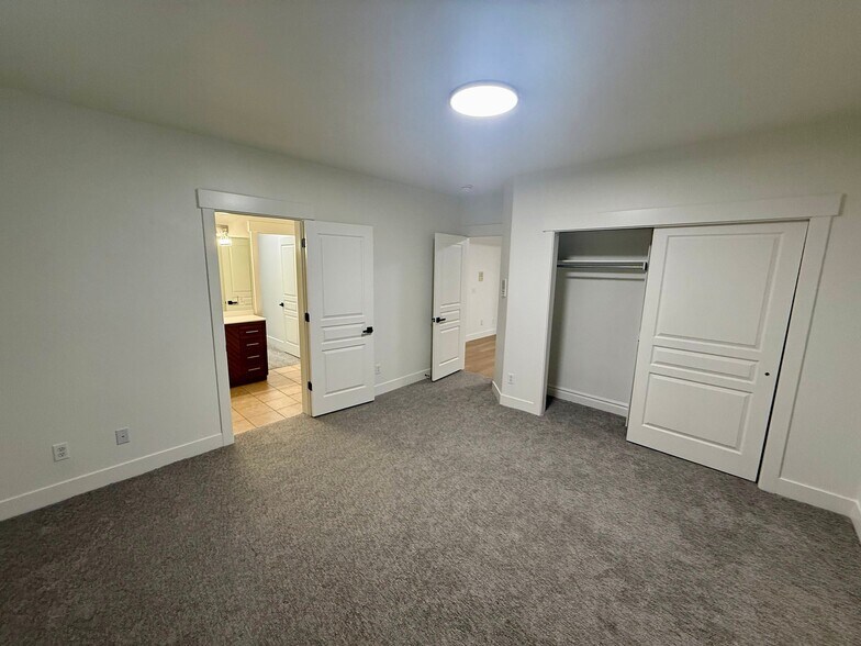 Building Photo - 11282 Alpine Creek Way