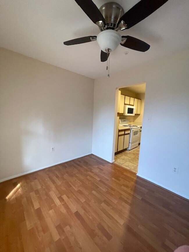 Building Photo - Top floor Condo is Gaithersburg