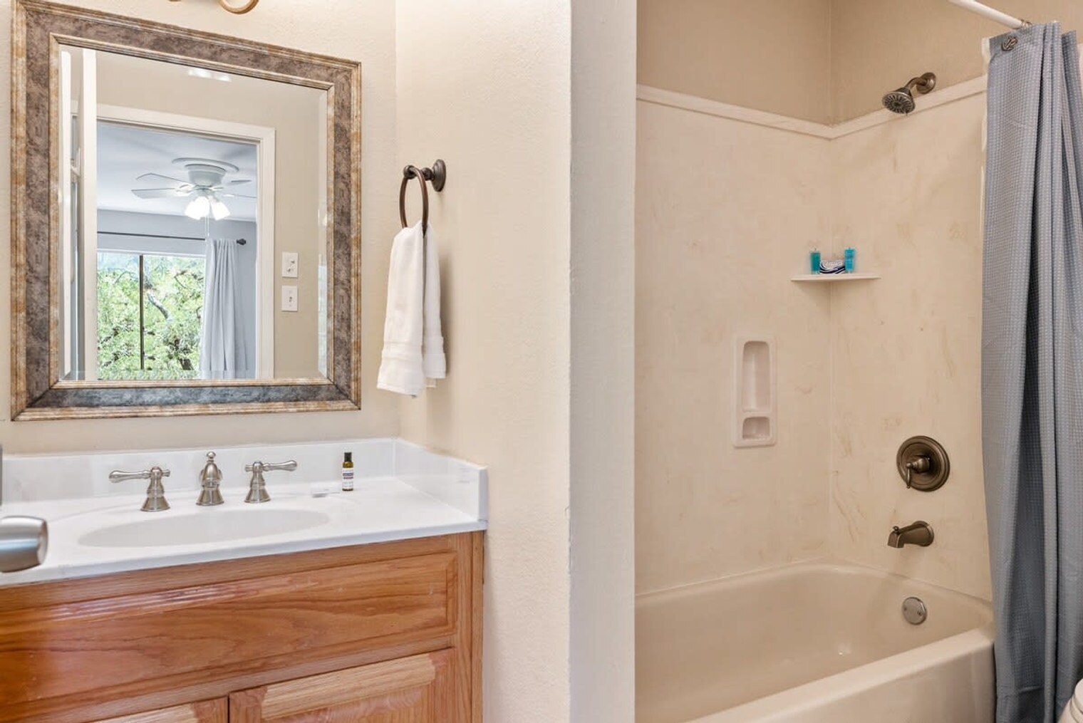 Building Photo - 1029 Parkview Dr