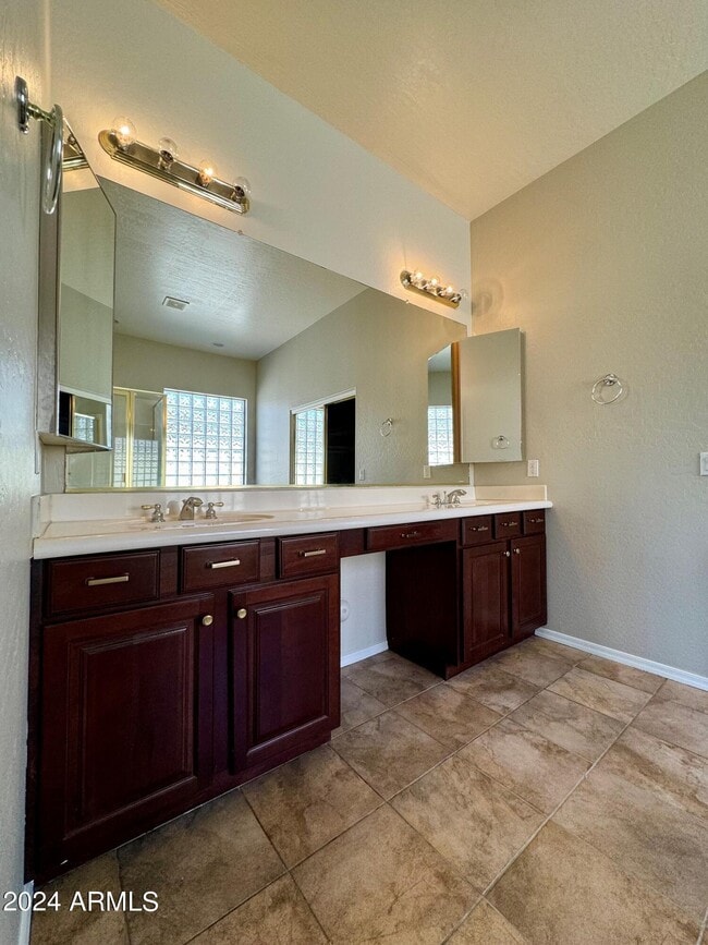 Building Photo - 18426 W Piedmont Rd