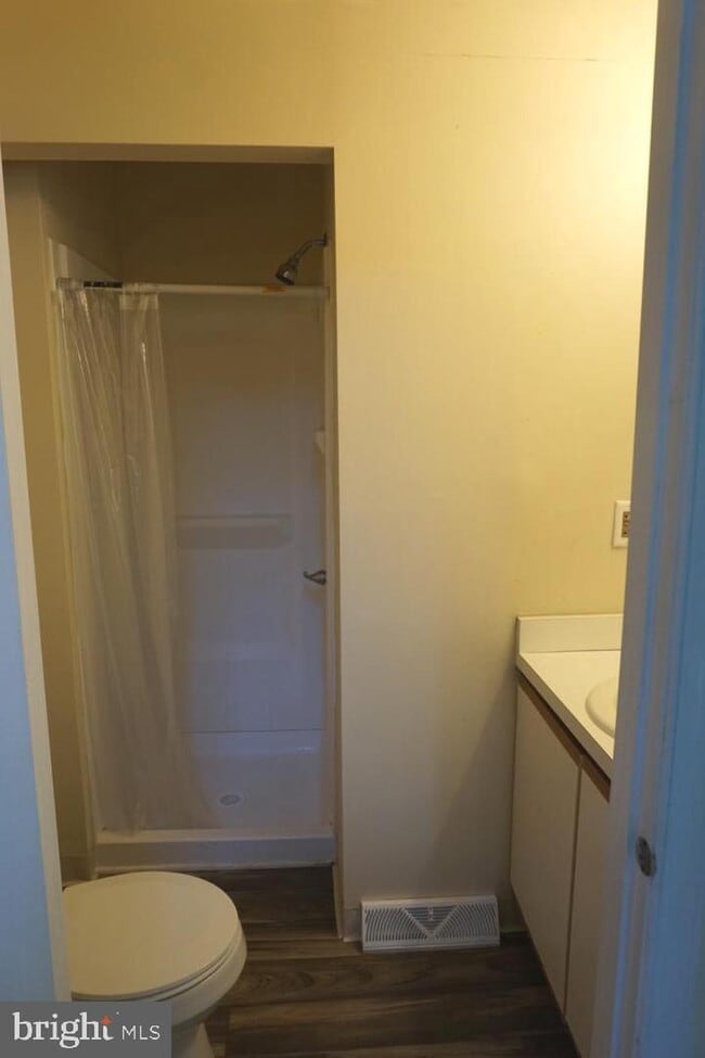 Building Photo - 141 Thames Dr