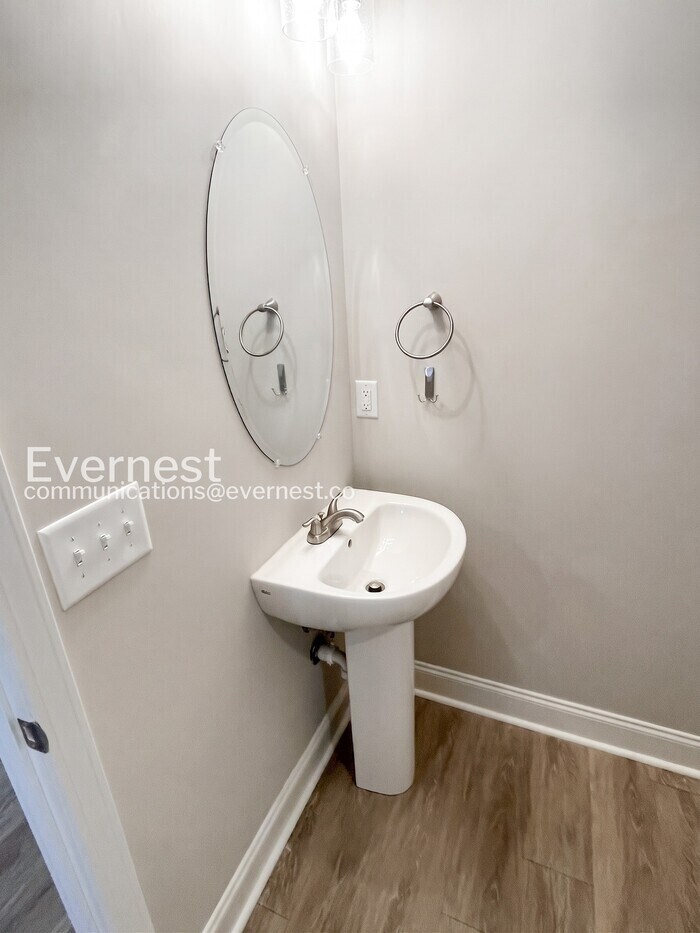 Building Photo - 1000 Henry Pl Blvd