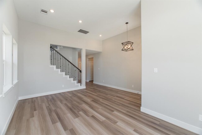 Building Photo - 2016 Woodland Park Ct