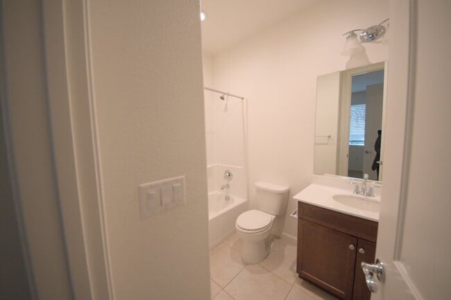 Building Photo - Dublin 3 stories 3 Beds, 3.5 Baths Townhouse in Boulevard community for rent