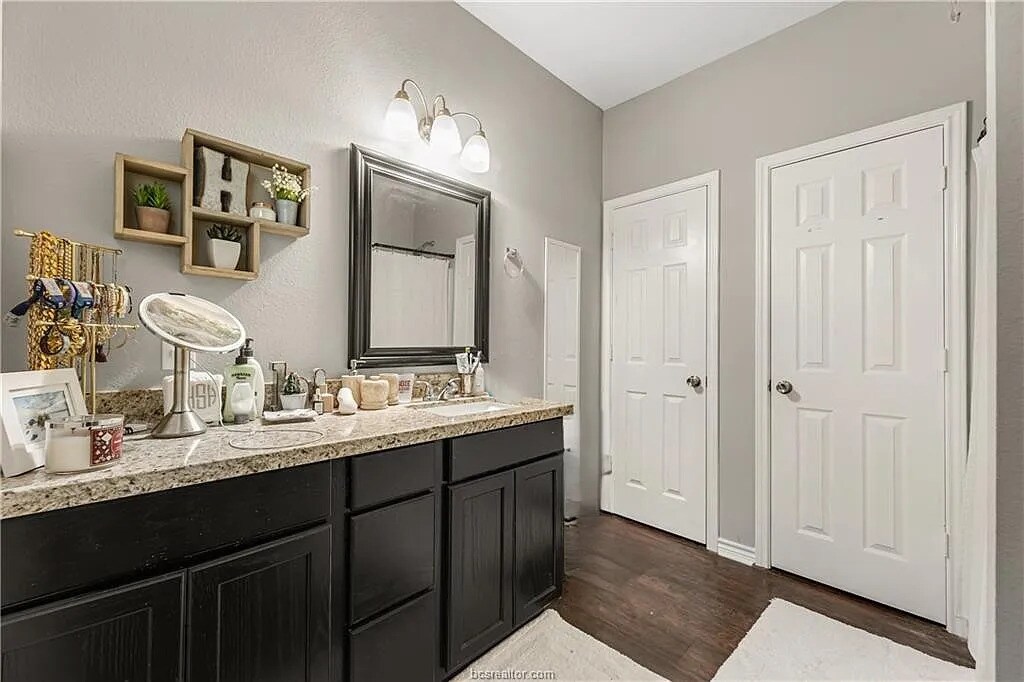 Building Photo - 410 Montclair Ave