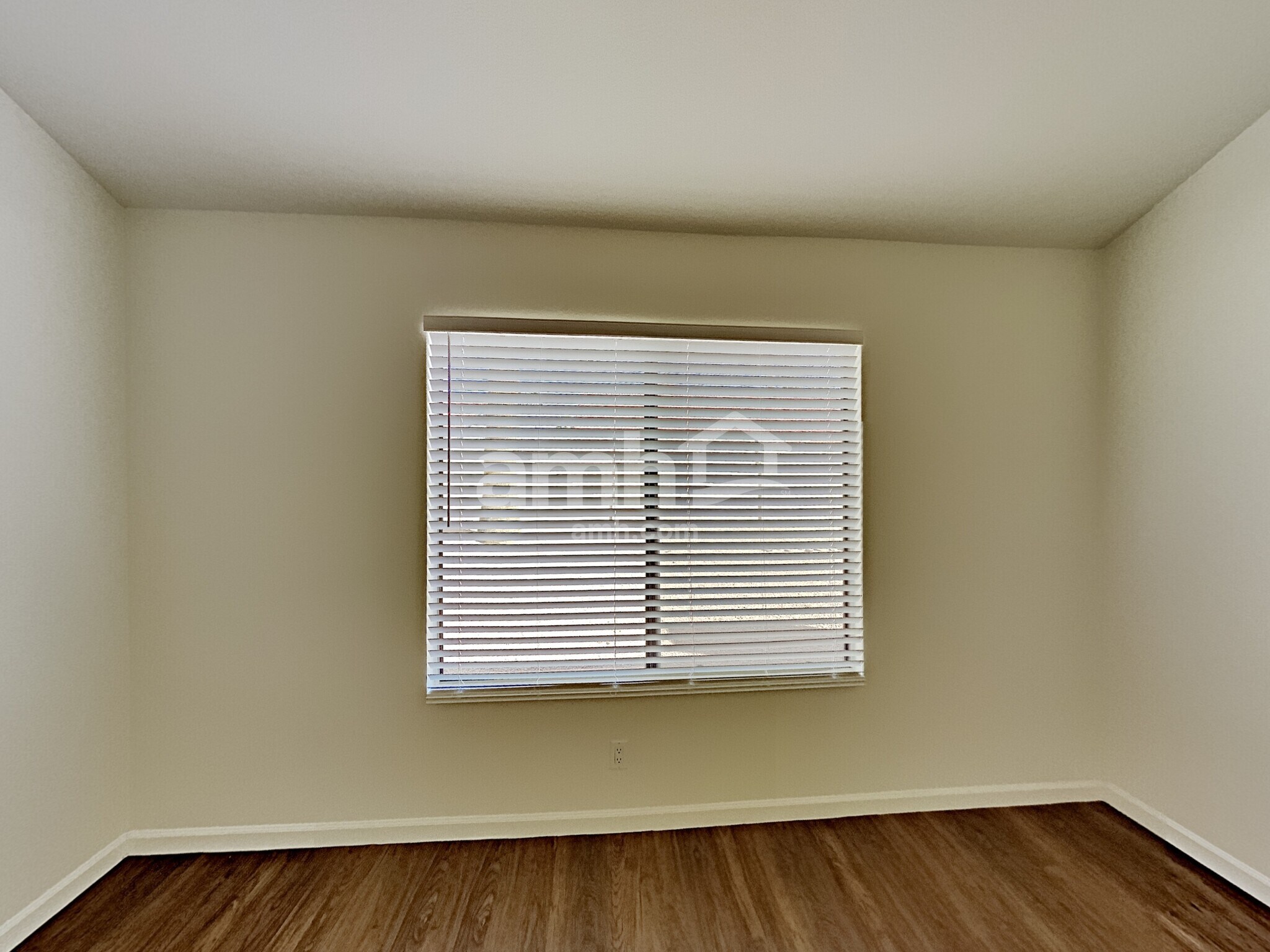 Building Photo - 11106 E Becker Ln