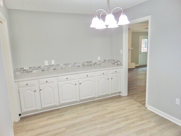 Building Photo - 5958 Lake Trace Cir