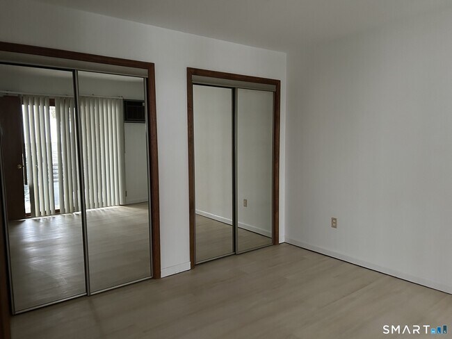 Building Photo - 43 Valley Dr