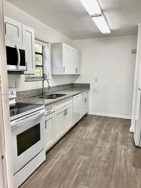 Building Photo - 517 Menendez Ave