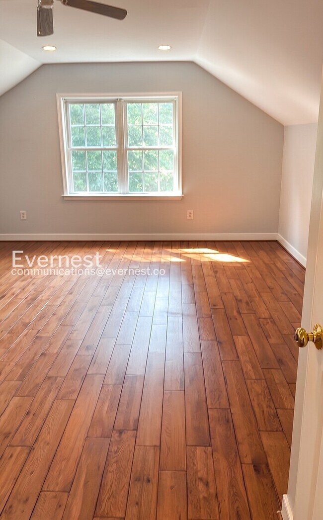 Building Photo - 6 Bed/4 Bath Home with Modern Amenities / Available Now!