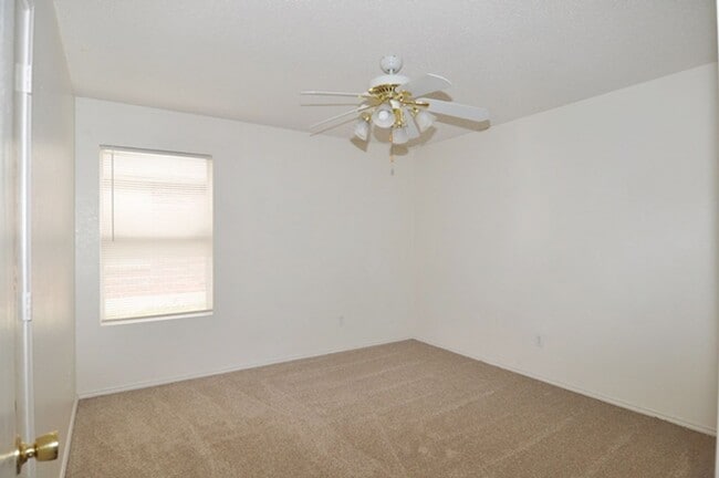 Building Photo - 2971 Celian Dr