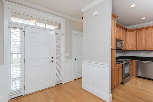 Building Photo - 3 Bedroom 2.5 bath low maintenance living for rent!