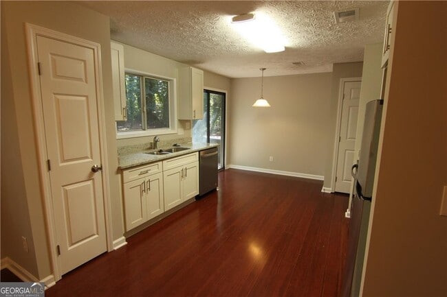 Building Photo - 2257 Turtle Club Dr NE