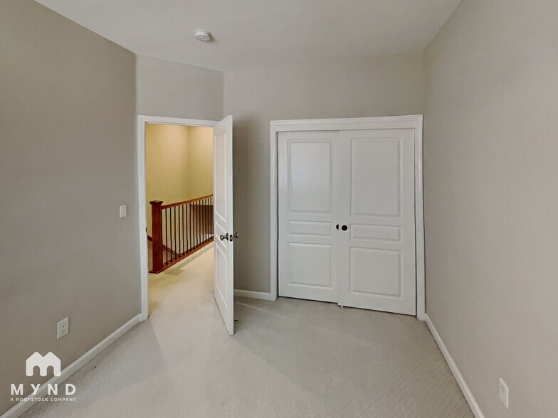 Building Photo - 906 Cole Pl