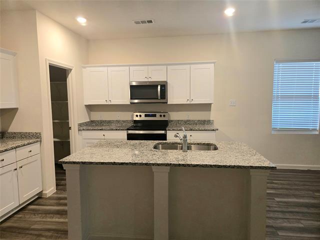 Building Photo - 1825 Sandlin Dr