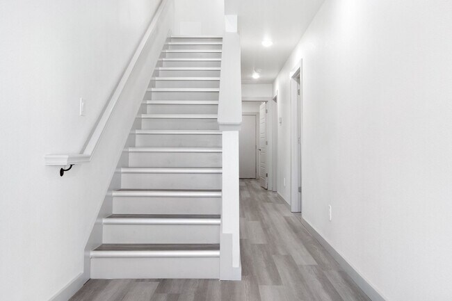 Building Photo - ** MOVE IN SUMMER 6/28/2028 **  4 Bedroom 4.5 Bathroom Very Short walk to TCU campus