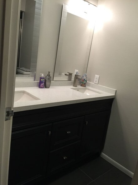 Master Bath - 1950 S Palm Canyon Dr