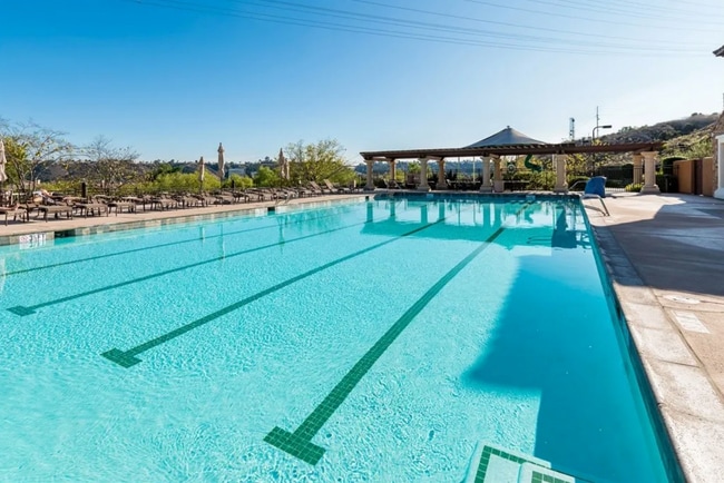 Building Photo - Beautiful Townhouse in Escala