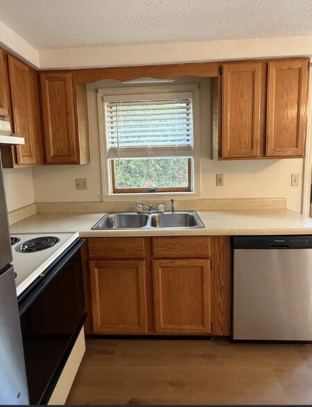 Building Photo - 838 State St