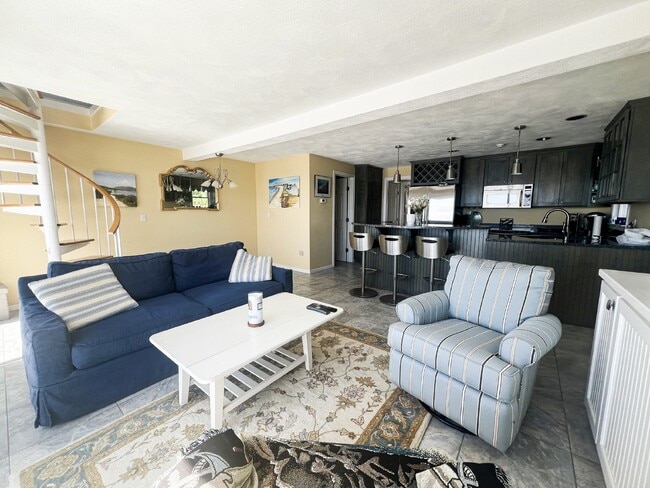 Building Photo - WINTER RENTAL Beach-front condo September ...