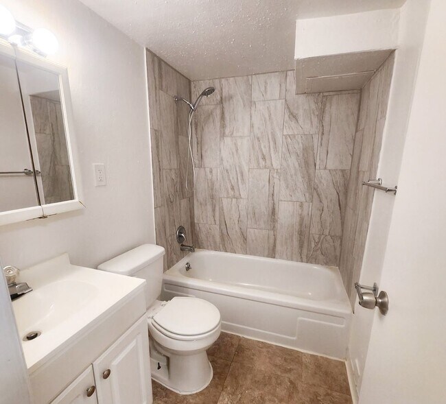 Building Photo - Charming 2-Unit Home in Central Greeley – ...
