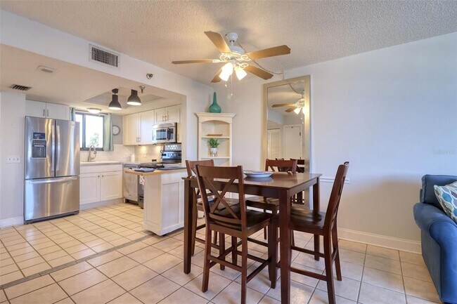 Building Photo - 5915 Sea Ranch Dr