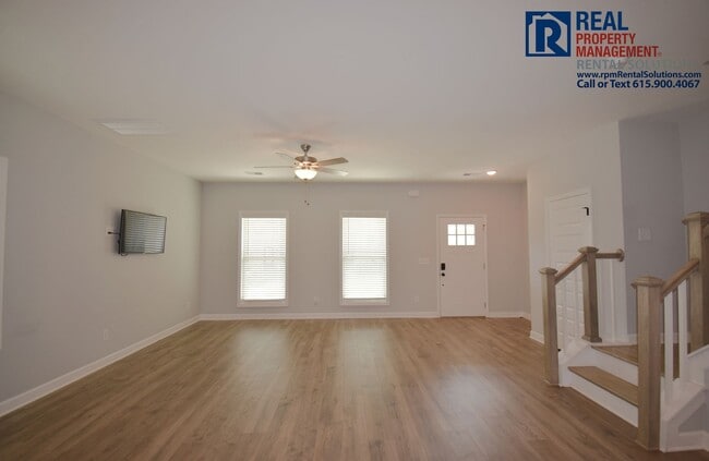 Building Photo - Beautiful, modern 4 bdrm home with attache...