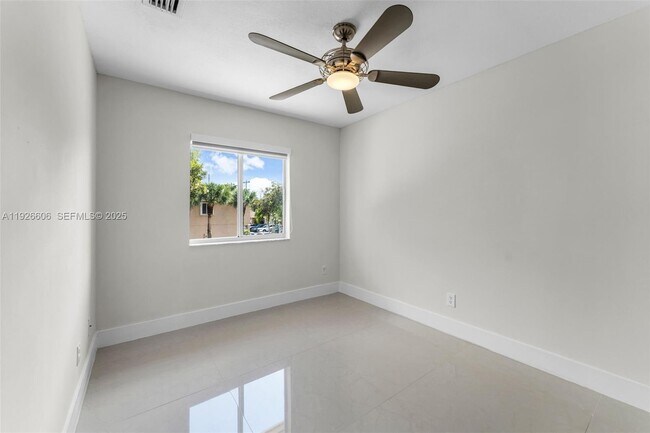 Building Photo - 17542 SW 139th Ct