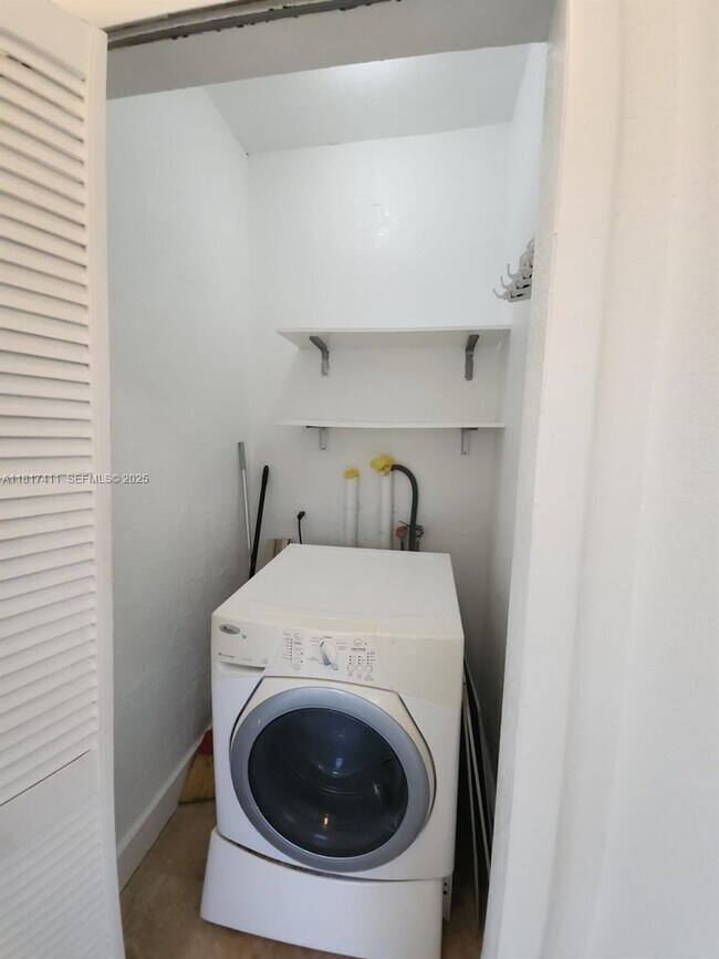 Building Photo - 1611 Michigan Ave