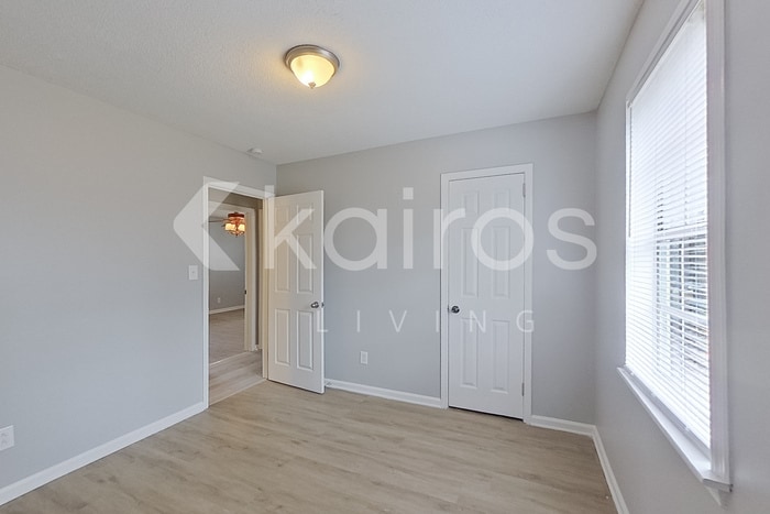 Building Photo - 1945 Croydon Cir