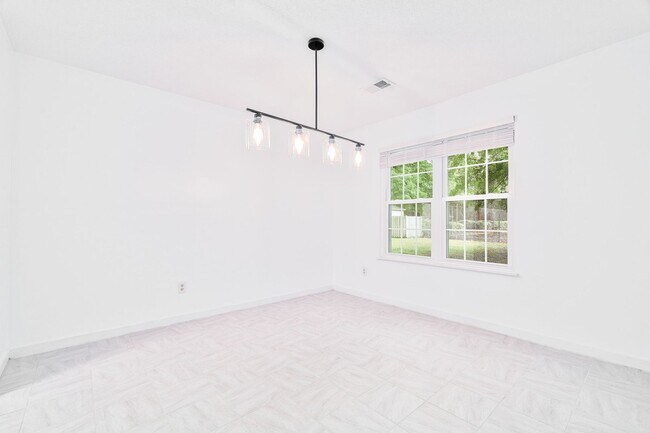 Building Photo - Low-Maintenance Living in Gated Park at Ri...