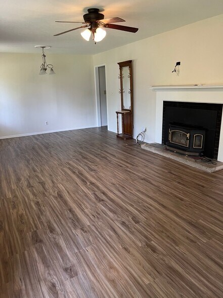 Building Photo - 1020 Hollendale Dr