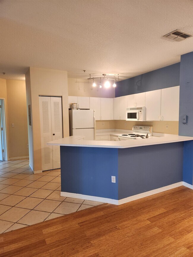 Building Photo - 510 Florida Club Blvd