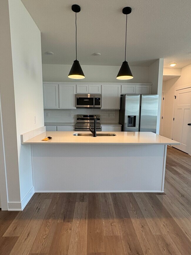 Building Photo - 230 Nw Waverly Dr