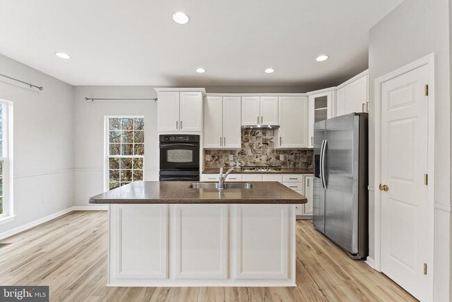 Building Photo - 1099 Longview Ln