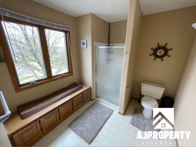 Building Photo - 3105 S Dawley Cir