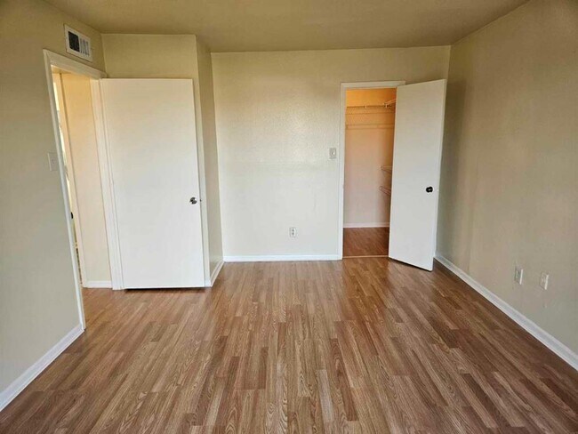 Building Photo - 8433 Hearth Dr