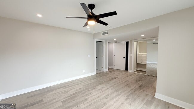 Building Photo - 295 Clearview Ct