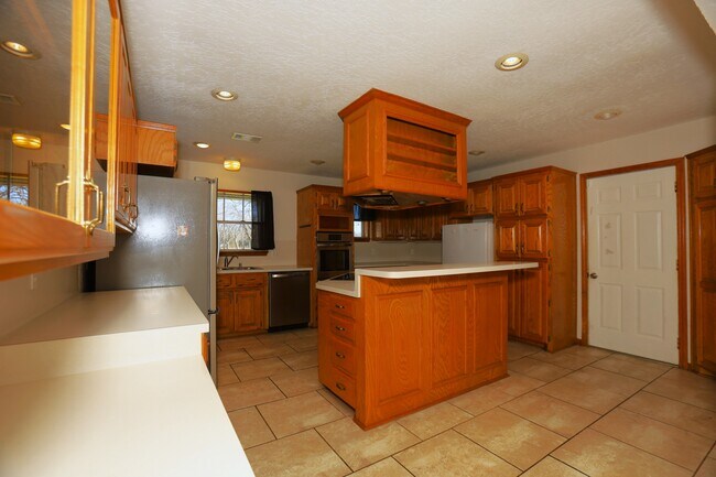 Building Photo - 113 Old Angleton Rd