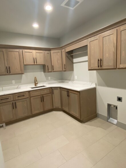 Building Photo - 405 Glade Lp