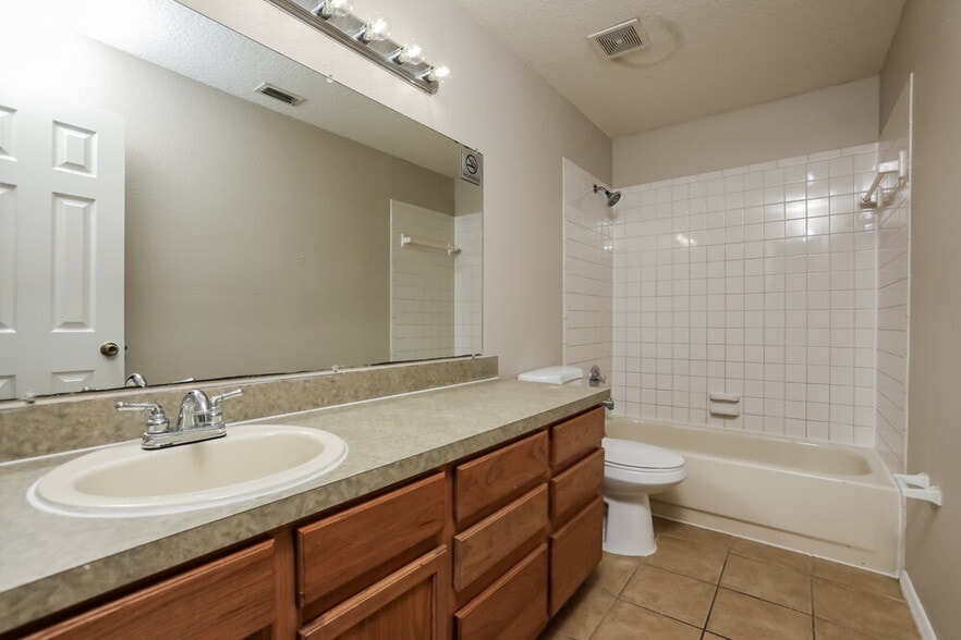 Building Photo - 1018 Corkwood Dr