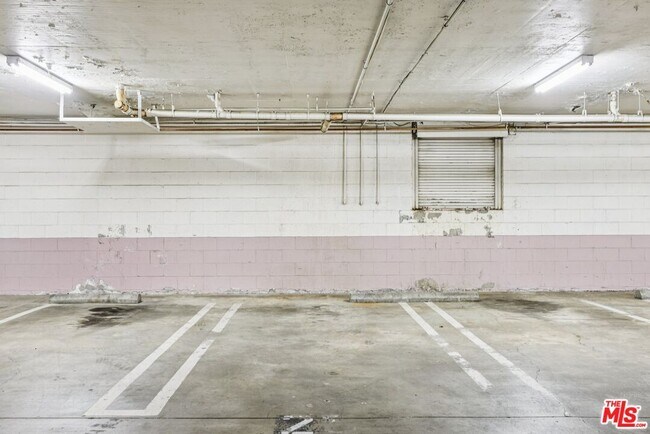 Building Photo - 14290 Dickens St