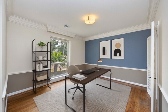 Building Photo - 11930 Carriage Hill Dr