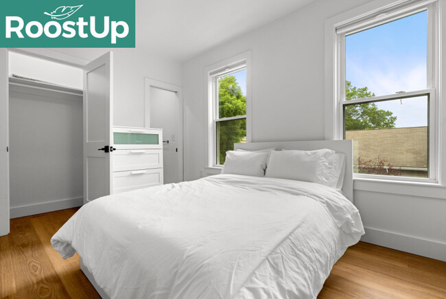 Building Photo - New RoostUp Furnished Private Bedroom with...