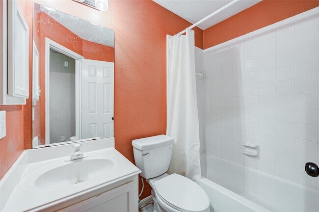 Building Photo - 815 Pointe Loma Dr
