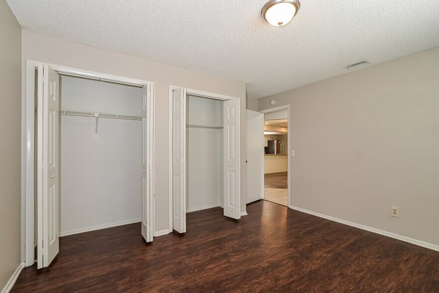 Building Photo - 409 Riverwoods Cir