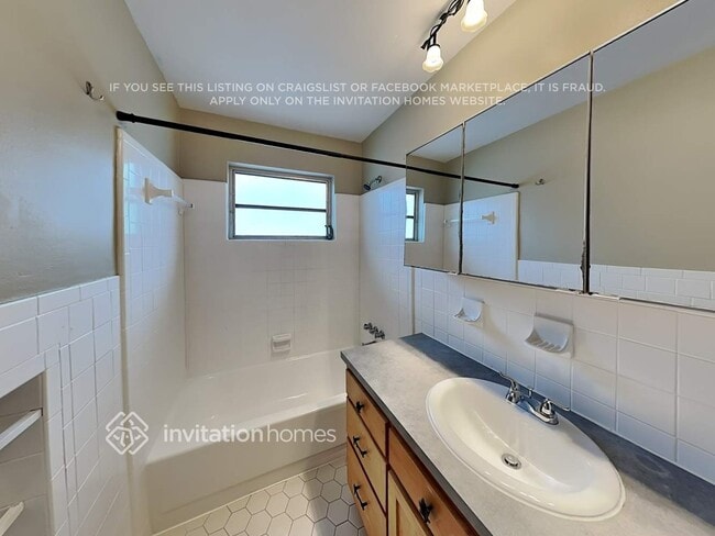 Building Photo - 221 Morgan Ct