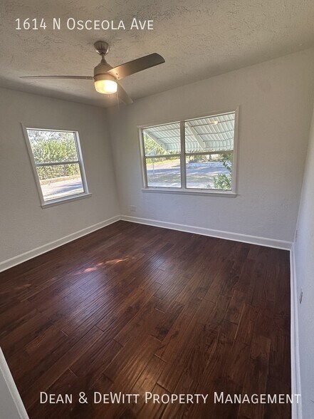 Building Photo - 4 Bed/2 Bath