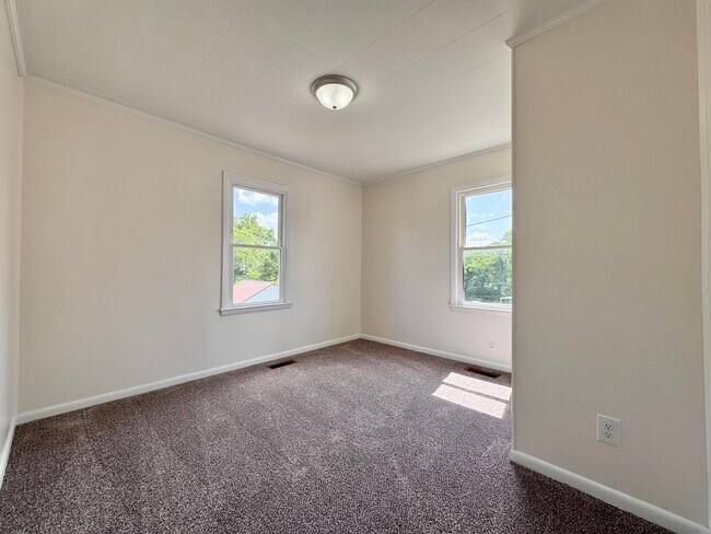 Building Photo - 107 N Robbins Ct